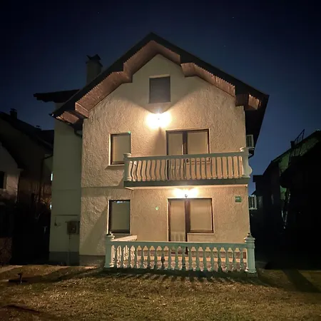 Domus Est Alba *